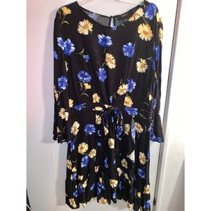 Forever 21 Floral Long-Sleeved Dress Size 1X